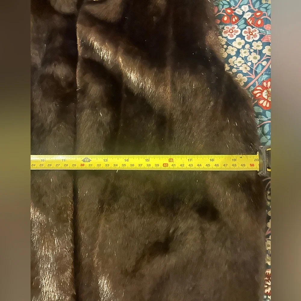 Jones New  YORK, Beautiful faux fur vest jacket is dark - Picture 6 of 11